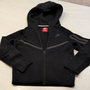 Nike Black Kids' Full-Zip Hooded Hoodie with Subtle Logo